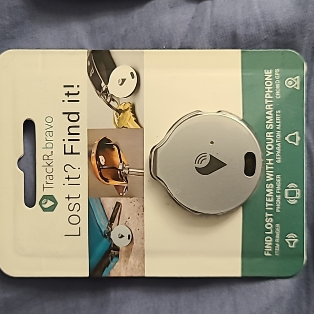 TrackR bravo tracking device for your keys